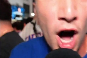 尼克斯球迷太暴躁了！现在在纽约路过的一条狗也要被法克