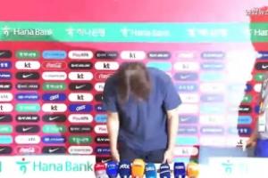 洪明甫在发布会上鞠躬谢罪,宣读辞职声明后取消问答环节