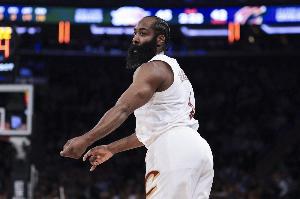 欢迎踏入NBA精彩瞬间？埃奇库姆谈防守莫兰特失守40分及被哈登骗犯规