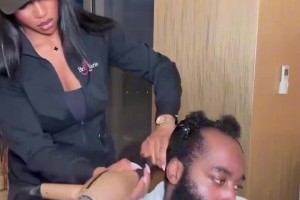 还是莫西干经典！哈登近日让黑人女护理师整理了脏辫