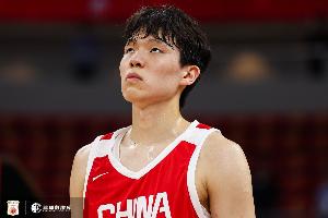 杨瀚森国家队地位第三中锋，应以内线核心继伟大秋引领球队