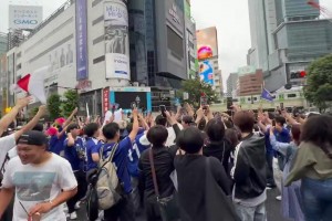 日本队绝平！涩谷街头上演“快闪式”庆祝，绿灯狂欢红灯秒退！