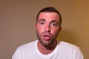 此前周薪达30万镑！罗马诺透露：穆里尼奥亲自要求签下B席，皇马迅速完成签约，B席将接受降薪