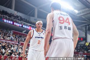 媒体人士：双方均非主力阵容&总决赛精彩度有所降低，但两队均值得赞扬
