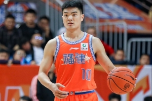 黎伊扬:增强体质 提升防守对抗和体能储备 精练投篮技巧