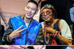 麦迪逊广场花园星光熠熠!林书豪与斯派克·李同框并互赠球衣