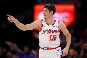 贝弗利称谢泼德天赋出众，范弗里特对其成功贡献巨大