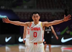 机会有限！高诗岩4投1中三分3投0中仅得2分2板3次犯规