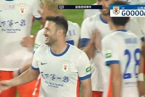 泰山1-0领先！张岩扑救失误，瓦科轻松射进一球