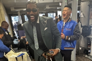 记者分享香波特与林书豪观战尼克斯总决赛G3入场瞬间，场面欢乐