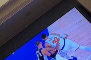 琼阿梅尼分享观战NBA总决赛照片，附多个头顶冒火表情包