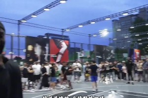 杰伦布朗中国行突袭东单野球场 大战铁杆球迷！