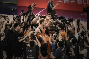 右侧腹内斜肌部分损伤！王哲林：不管过程多艰难，大家切勿放弃