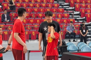 交流海外打球心得:杨瀚森、余嘉豪、赵维伦赛前分享