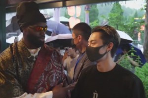 “杰伦布朗” 问了下王鹤棣年龄，一口喊出对方生肖...