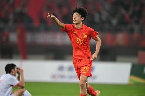 朱鹏宇：从国足及前辈身上学得良多，唯有努力方能不负众望