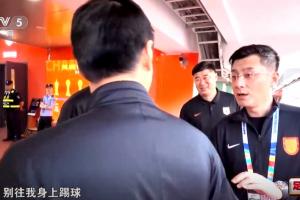 马宁戏言韩鹏和王大雷：跟队员讲别朝我踢球，你们得回去锻炼身体