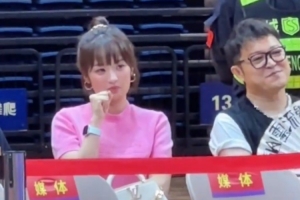 杨瀚森携女友重返青岛 参加球迷聚会