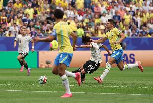 日本1-0领先巴西！佐野海舟实现一条龙低射得分，达尼洛传球被截